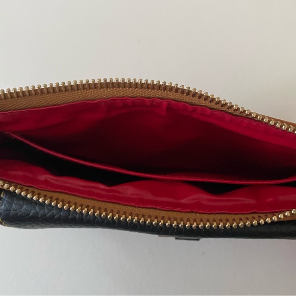 Dooney & Bourke Dillen II Pebbled Leather Wristlet / Clutch Excellent Condition - Picture 13 of 13